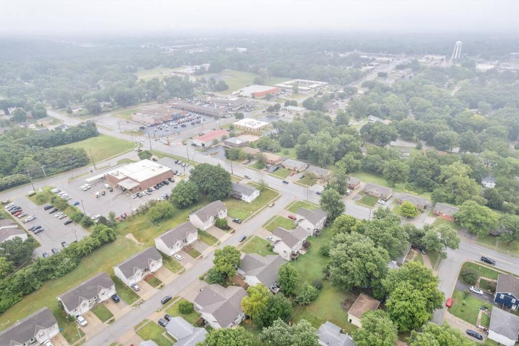 Beautiful Townhome, 11 Minutes To Downtown, Kcmo. Kansas City Exterior photo