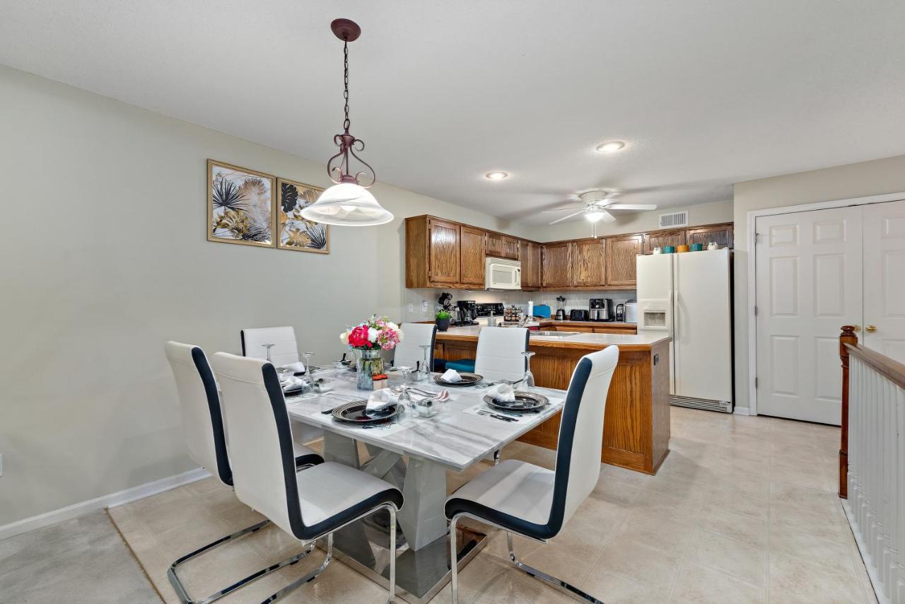Beautiful Townhome, 11 Minutes To Downtown, Kcmo. Kansas City Exterior photo