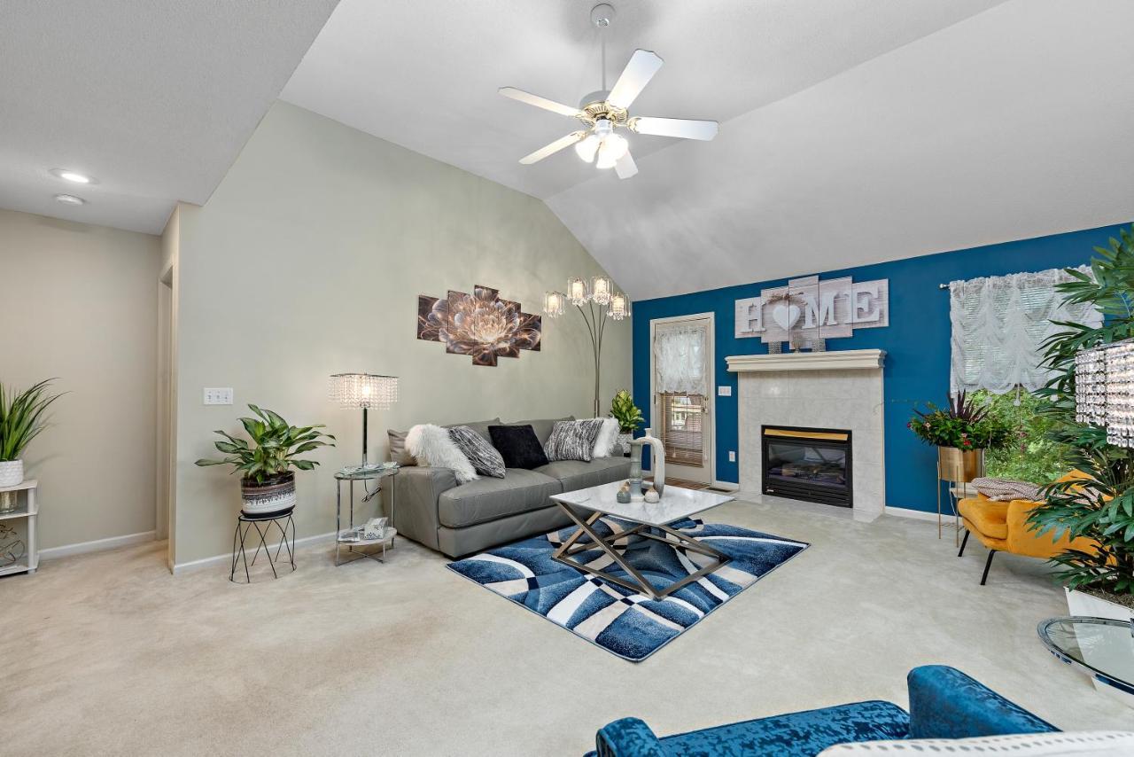 Beautiful Townhome, 11 Minutes To Downtown, Kcmo. Kansas City Exterior photo