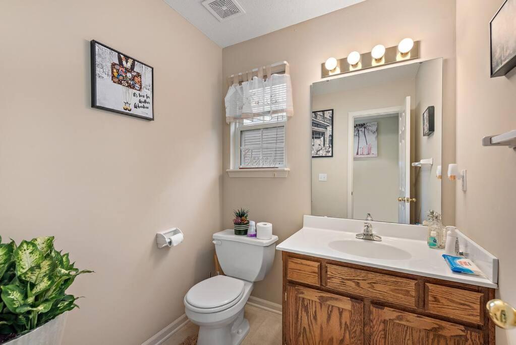 Beautiful Townhome, 11 Minutes To Downtown, Kcmo. Kansas City Exterior photo