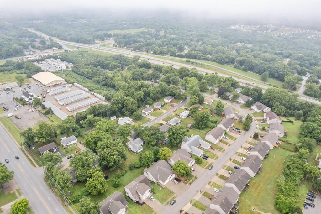Beautiful Townhome, 11 Minutes To Downtown, Kcmo. Kansas City Exterior photo