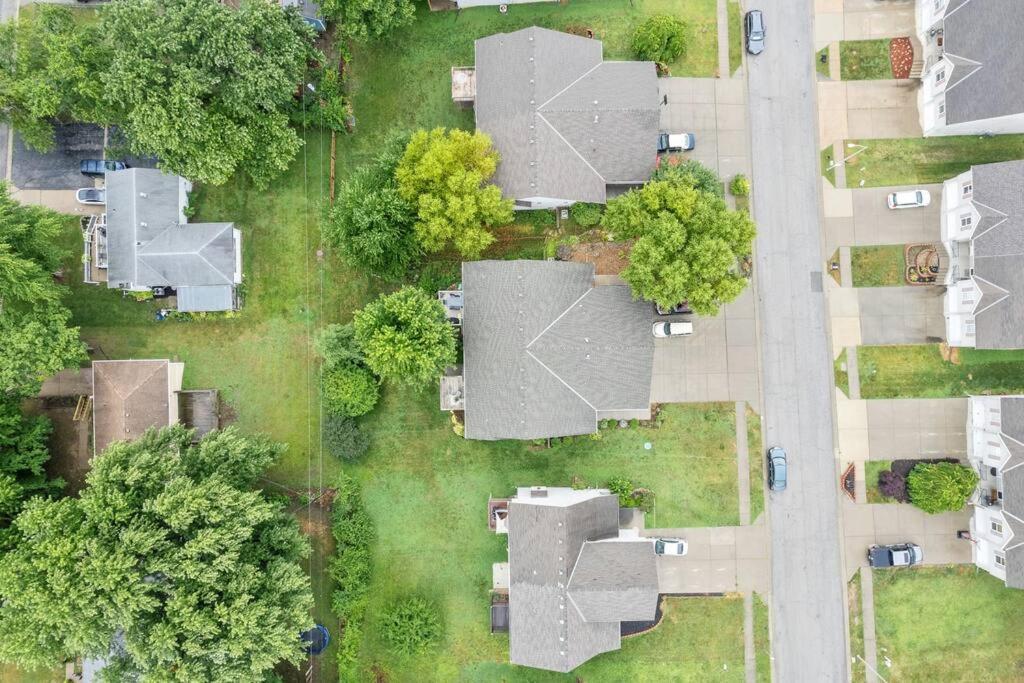 Beautiful Townhome, 11 Minutes To Downtown, Kcmo. Kansas City Exterior photo