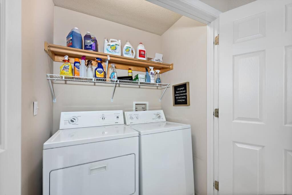 Beautiful Townhome, 11 Minutes To Downtown, Kcmo. Kansas City Exterior photo