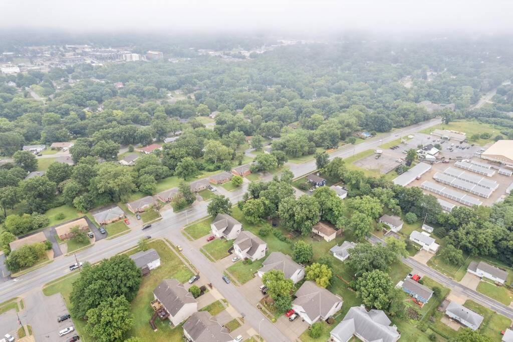 Beautiful Townhome, 11 Minutes To Downtown, Kcmo. Kansas City Exterior photo