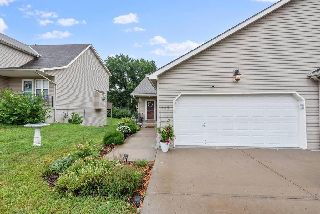 Beautiful Townhome, 11 Minutes To Downtown, Kcmo. Kansas City Exterior photo