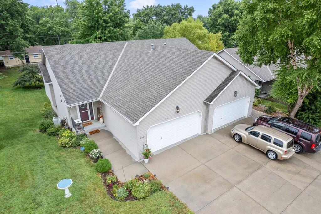 Beautiful Townhome, 11 Minutes To Downtown, Kcmo. Kansas City Exterior photo
